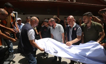 Тројца мртви во израелски напад врз црква во Газа