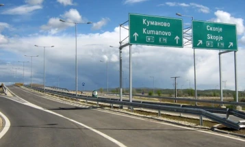 МВР: Поради пожар затворен за сообраќај автопатот од наплатна рампа Миладиновци до клучка Бунарџик, во двата правца, возилата се насочуваат кон Петровец