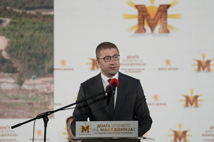 Мицкоски: За нас нема простор за играње со националните чувства, а Филипче сака да се пазари со Бугарите