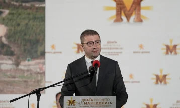 Мицкоски: За нас нема простор за играње со националните чувства, а Филипче сака да се пазари со Бугарите