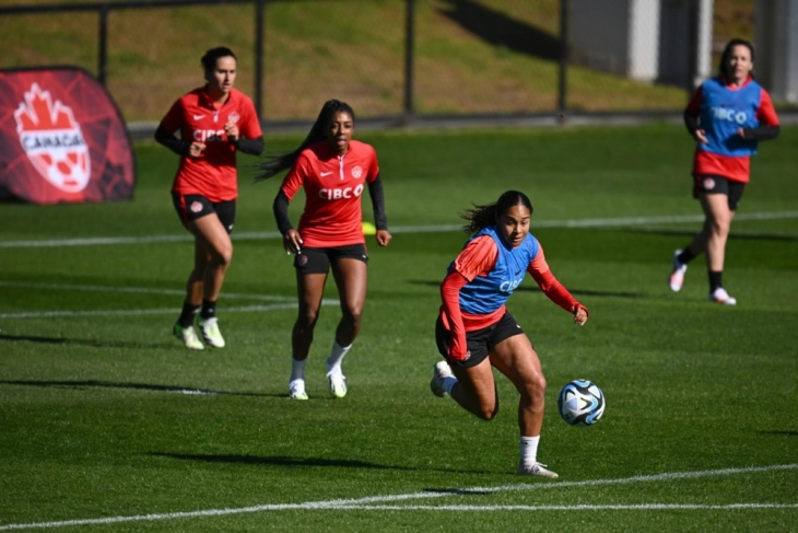 Smith becomes first £1 million player in women's game