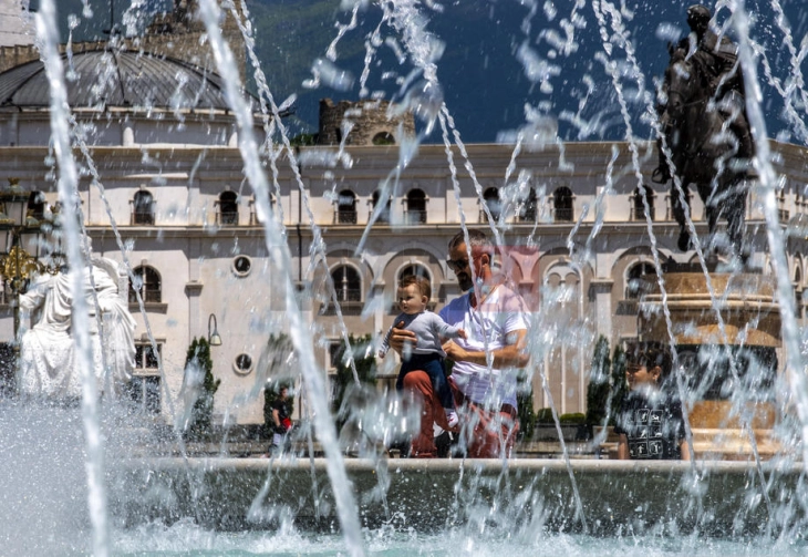 Nga nesër mot shumë i ngrohtë, javën e ardhshme mbi 40 gradë 