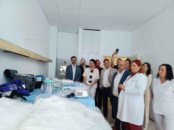 Андовски: Во болницата во Кавадарци донирани опрема и медицински материјали од Обединета македонска дијаспора