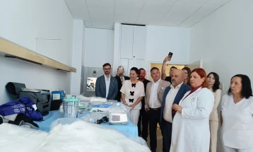 Андовски: Во болницата во Кавадарци донирани опрема и медицински материјали од Обединета македонска дијаспора