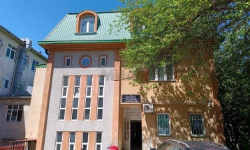 Шест лица и едно дете пренесени на Клиниката за токсикологија по пожар во стан во Скопје