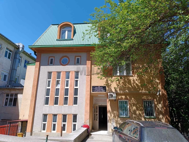 Gjashtë persona dhe një fëmijë janë dërguar në Klinikën e Toksikologjisë pas zjarrit në një banesë në Shkup