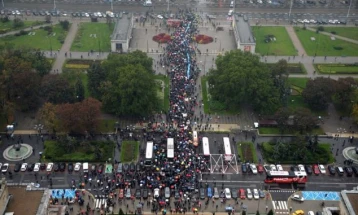 „Полска на Полјаците“: Илјадници луѓе се собраа во Варшава и 80 други градови во Полска за да протестираат против приемот на мигранти