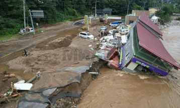 Свлечишта и поројни дождови во Јужна Кореја: Најмалку 18 загинати, 9 исчезнати