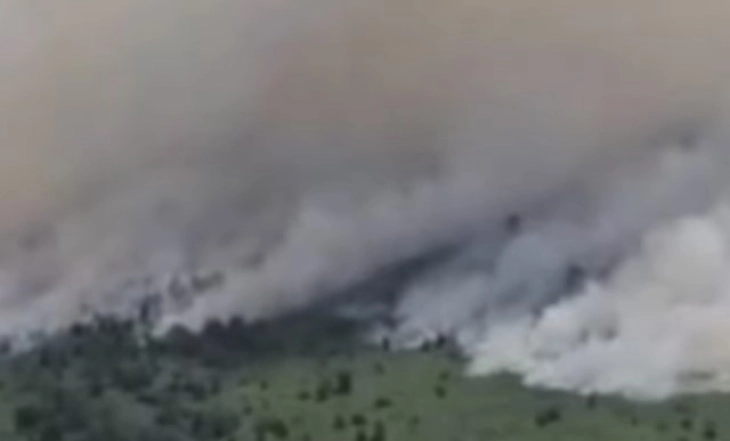 Чадот од пожарите во Индонезија стигна до Малезија