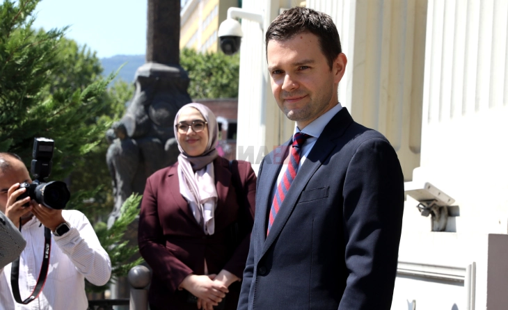 Муцунски за критиките за „српски свет“: Ние сме македонски свет, Пендаровски за пет години имал девет средби со Вучиќ