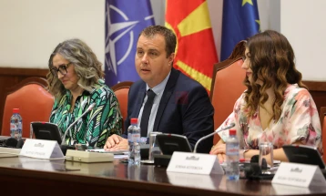 Debat: Narrativat e dëmshme politike dëmtojnë besimin në institucione dhe nxisin përçarje