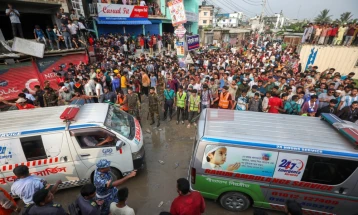 Бројот на жртви по падот на авион врз училиште во Дака се искачи на 27