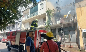 Изгаснат пожарот во Кочани, хоспитализирани  три лица