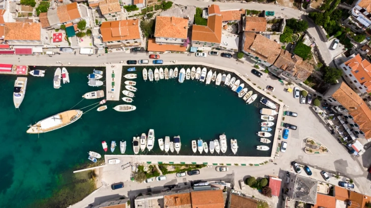 Croatians have 25 vacation days on average, Macedonians 20