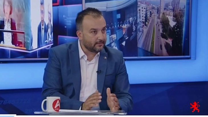 Лефков: Опозицијата само шири сомнителни вести и се обидува да етикетира се што е македонско