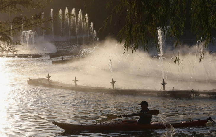 Prej 42 gradë në tokë deri 13 në det: ekstreme meteorologjike në Rumani