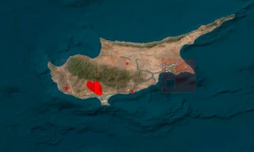 Двајца загинати во големиот пожар на Кипар проширен на 100 квадратни километри