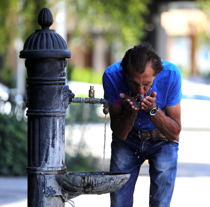 Зголемена и неконтролирана потрошувачката на вода во Скопје, жителите рационално да ја користат