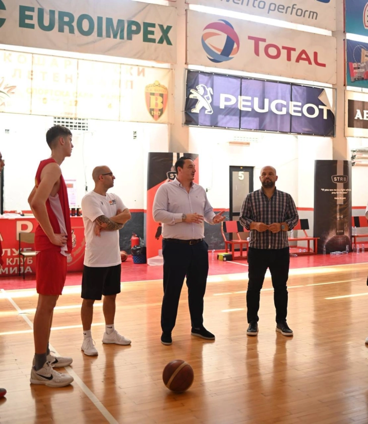 Министерот Ристовски им посака успешен настап на македонските кошаркари на ЕП во Белград