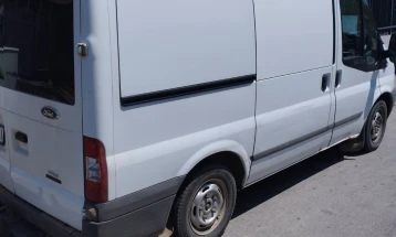 Приведени две лица, одземено товарното возило во кое се певезувале