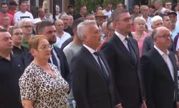 МИЦКОСКИ: Имам две убави вести, поминаа законите за повисоки пензии за 2000 денари и за ваучери од 250 евра за таблет или лаптоп за студенти