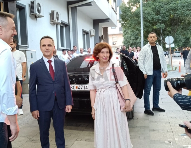 Siljanovska-Davkova për riemërtimin e rrugëve në Tetovë: Do të zgjidhet ashtu siç duhet - në mënyrë civile, gjithëpërfshirëse, me konsensus