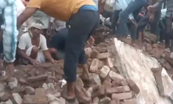 Најмалку четири деца загинаа при уривање на кров на училиште во Индија, Моди изрази сочувство