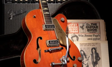 Подарена гитара на „Лед зепелин“ проценета на 50.000 фунти пред аукција