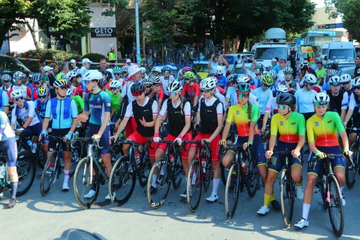 Две велосипедистки полесно повредени при финишот на трката во Куманово