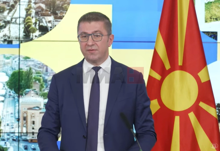 Премиерот Мицкоски ќе присуствува на Македонскиот фолклорен фестивал Преспа