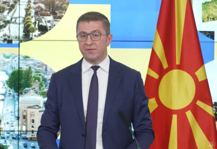 PM Mickoski to attend Macedonian Folklore Festival Prespa