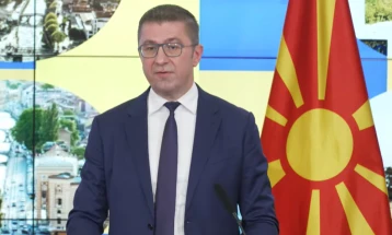 PM Mickoski to attend Macedonian Folklore Festival Prespa