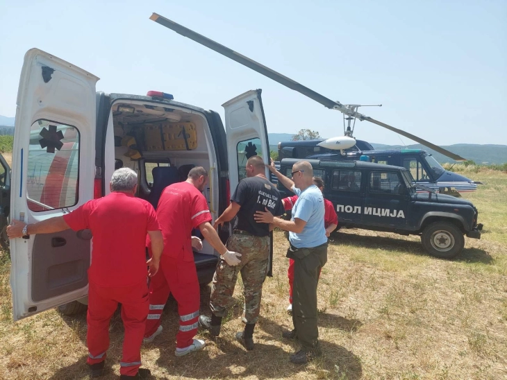 Полициски службеници успешно евакуираа припадник на македонската Армија од огнената стихија