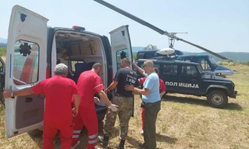 Полициски службеници успешно евакуираа припадник на македонската Армија од огнената стихија