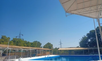 Градскиот пливачки базен „Капри“ во Велес пуштен за капење