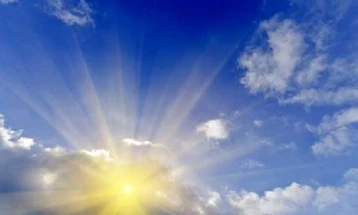 Сончево време со мала до умерена локална облачност и максимална температура до 37 степени