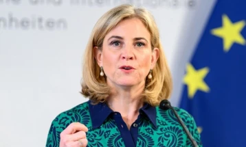 Австриска министерка за надворешни работи: Путин губи време, Русија ќе биде преплавена со ковчези