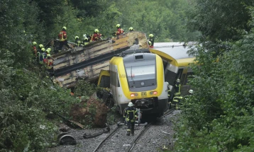 Неколкумина мртви откако воз излета од шините во југозападна Германија