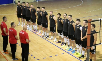 Македонските одбојкари на двомеч со бугарската репрезентација