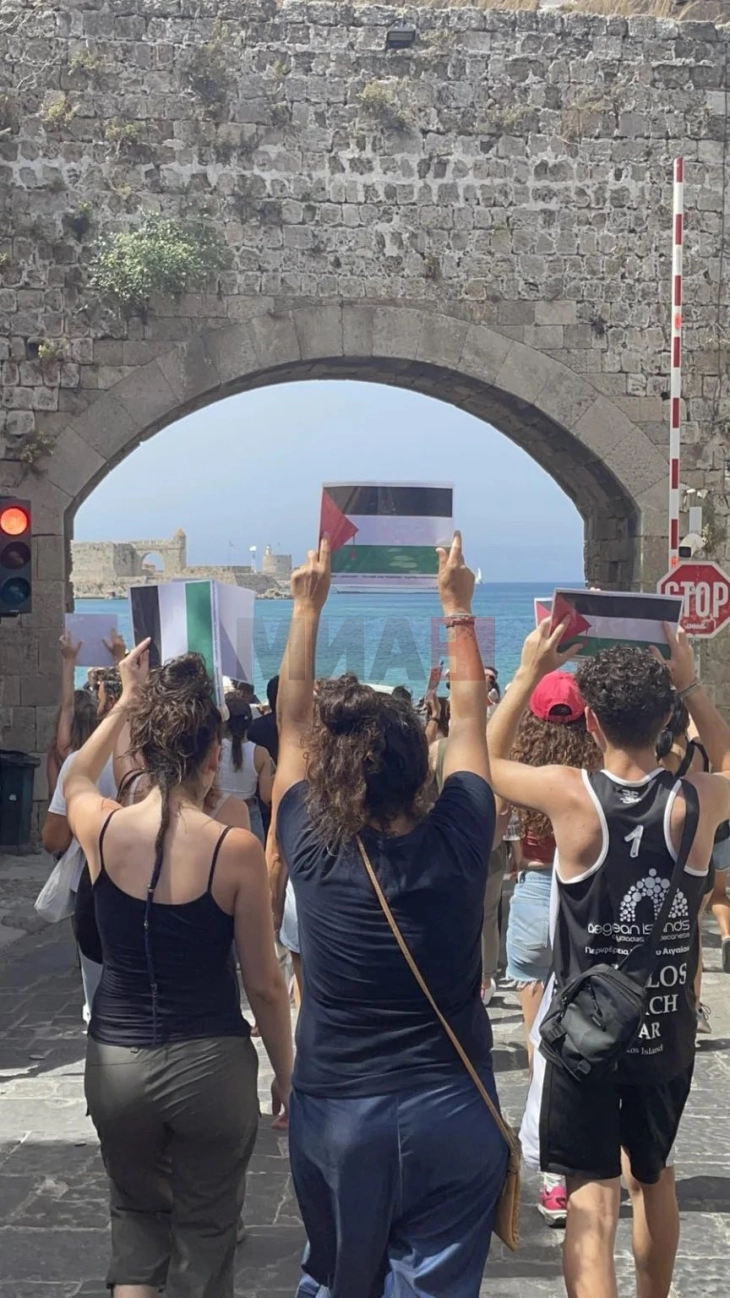 Protestë në ishullin grek Rodos kundër arritjes së një anijeje turistike me turistë izraelitë