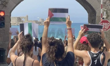 Protestë në ishullin grek Rodos kundër arritjes së një anijeje turistike me turistë izraelitë