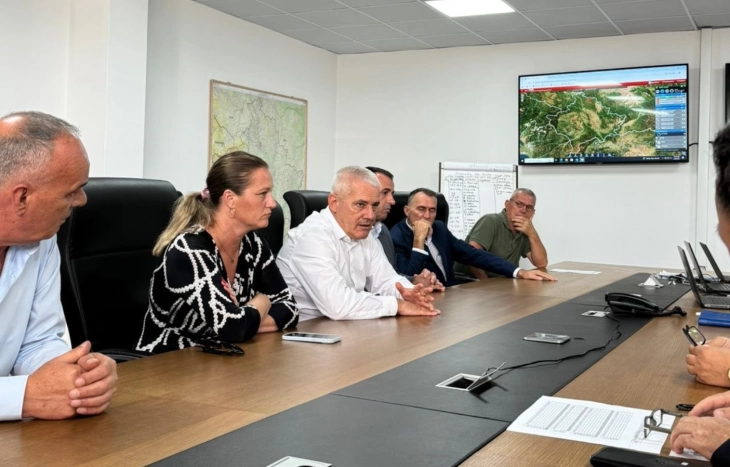 Sveçla: Në 12 orët e fundit në Kosovë 41 zjarre, pesë ende janë aktive