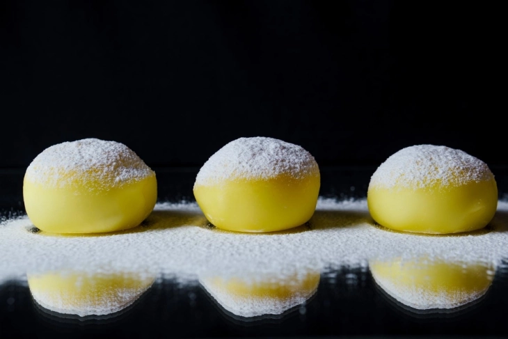 Toptha me limon dhe çokollatë të bardhë