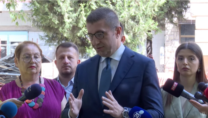 Мицкоски: Бруто и нето просечната плата растат за повеќе од 11 проценти