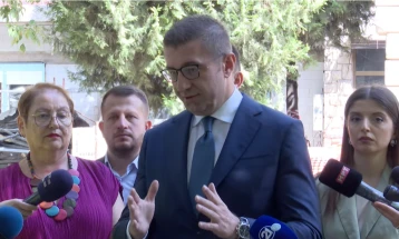 Мицкоски: Бруто и нето просечната плата растат за повеќе од 11 проценти