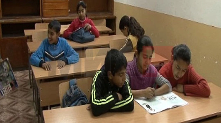 Потпишување договори за соработка во рамки на проектот „Инклузија на децата Роми во јавните општиски установи - детски градинки“ 