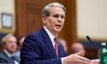 Бесент го предупредува Пекинг дека купувањето руска нафта може да доведе до 100-процентни царини за кинескиот увоз