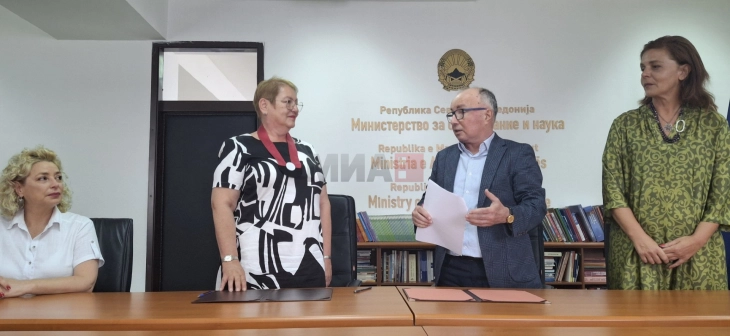 Јаневска: Финансираме истражувања на осум јавни научни установи – вложувањата во наука се приоритет