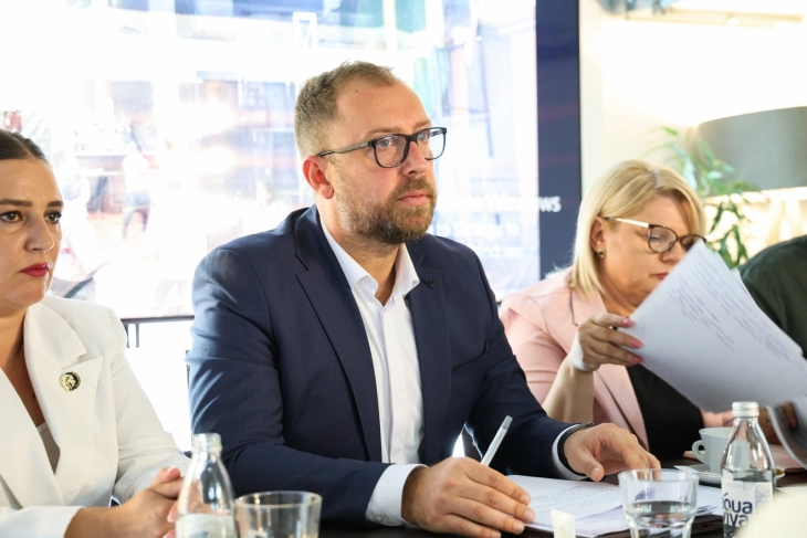 Љутков: Установите од културата сега имаат повеќе пари за програми и проекти зашто буџетот не им се крати за исплата на плати