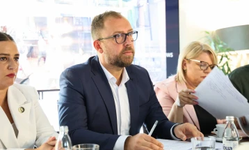 Љутков: Установите од културата сега имаат повеќе пари за програми и проекти зашто буџетот не им се крати за исплата на плати